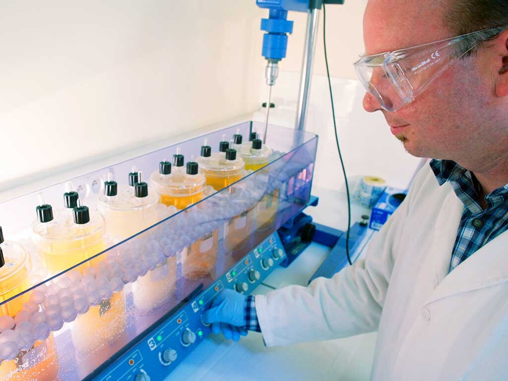 Arkema chemist working in a lab
