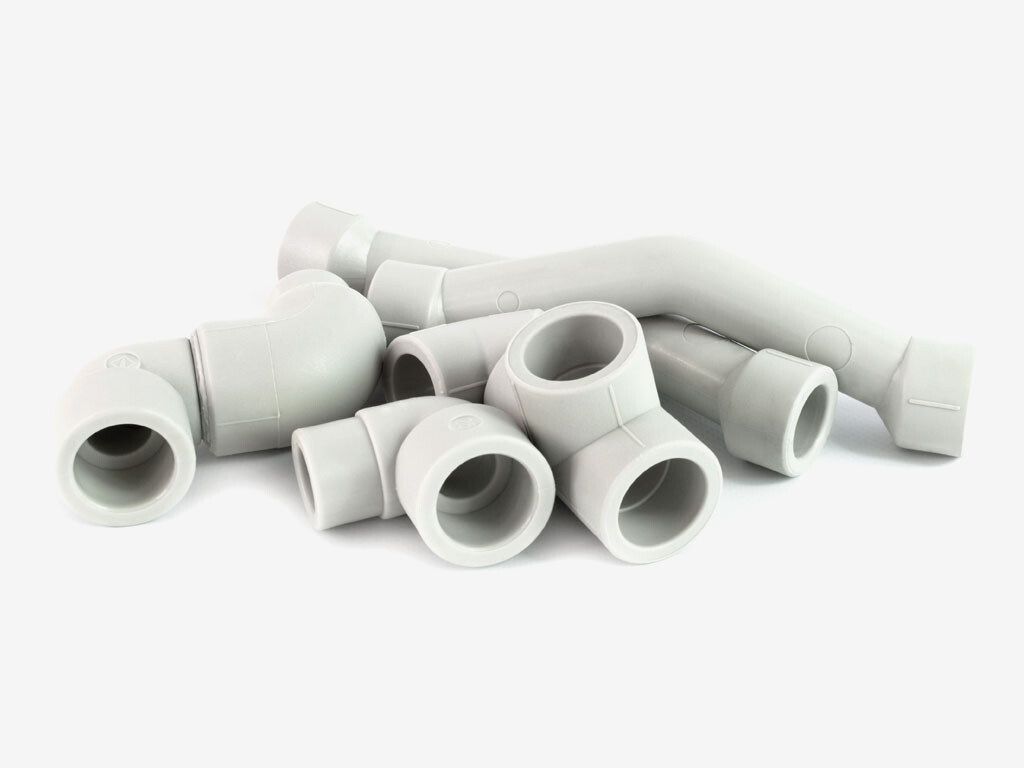 Pipe fittings in a variety of sizes